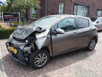 krockskadad bil auto Toyota Yaris 1.5 VVT-i Dynamic 2019/10
