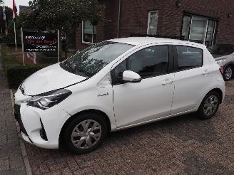 krockskadad bil auto Toyota Yaris 1.5Hybrid Active 2019/9