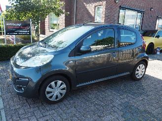 skadebil auto Peugeot 107 1.0 Active Automaat 2012/6