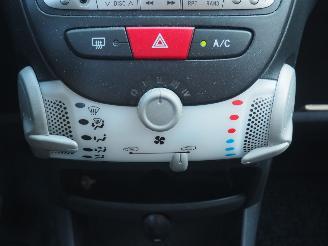 Peugeot 107 1.0 Active Automaat picture 18