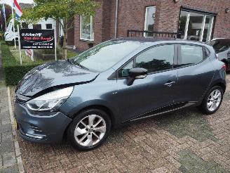 Schadeauto Renault Clio 1.5 Dci Limited Automaat 2017/6