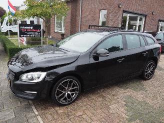 damaged passenger cars Volvo V-60 2.0 D2 Momentum 2016/9
