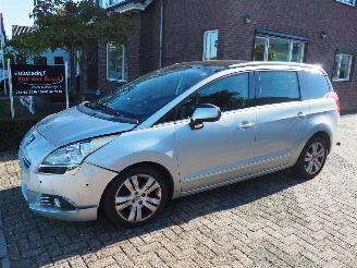 Voiture accidenté Peugeot 5008 1.6 Thp Executive 7P Automaat 2013/1