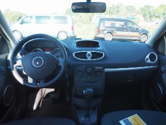 Renault Clio 1.6-16V Dynamique Automaat picture 9