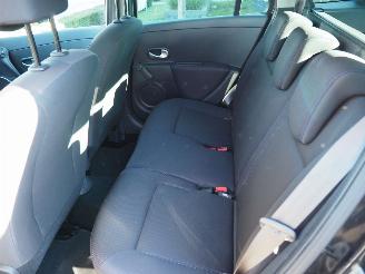 Renault Clio 1.6-16V Dynamique Automaat picture 18