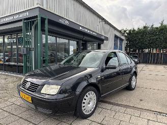 uszkodzony samochody osobowe Volkswagen Bora 1.9 TDI 74KW AIRCO 2004/1
