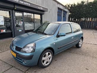 krockskadad bil auto Renault Clio 1.2 16V 55KW KM: 70.000 NAP! 2004/6