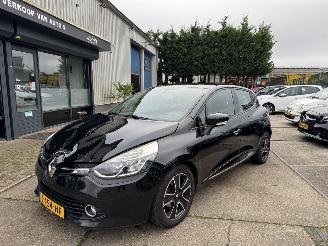 skadebil auto Renault Clio 1.2 16V 54KW AIRCO 2013/2