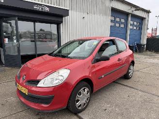 Unfallwagen Renault Clio 1.2 16V 55KW 2005/11