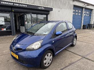 Vaurioauto  passenger cars Toyota Aygo 1.0 12V AIRCO 2008/10