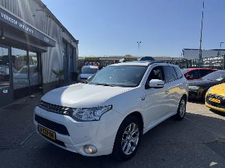 Auto incidentate Mitsubishi Outlander 2.0 PHEV Instyle Automaat 2014/6