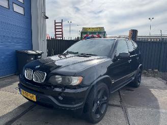 skadebil auto BMW X5 4.6is 255kw 2002/8