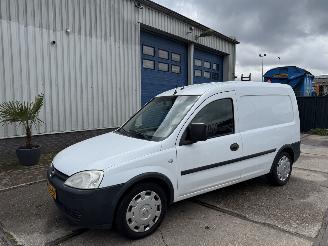 krockskadad bil auto Opel Combo 1.6 16V CNG GAS AIRCO 2011/8