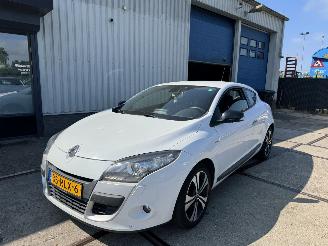 damaged passenger cars Renault Mégane Coupe 2.0 102KW AUTOMAAT BOSE LEER 2011/6