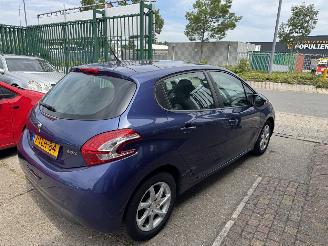 Peugeot 208 1.2 VTI AIRCO picture 5
