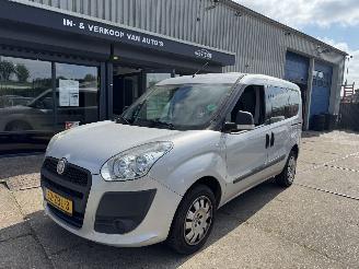 Vaurioauto  passenger cars Fiat Doblo 1.4 Benzine Airco dubbele schuifdeur 2012/9