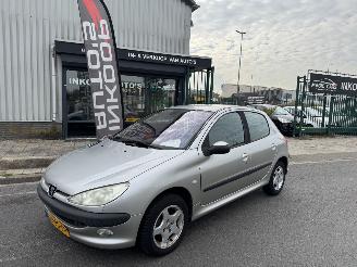 škoda osobní automobily Peugeot 206 1.4 16V AIRCO 5-DEURS 105.000 KM NAP! 2004/5