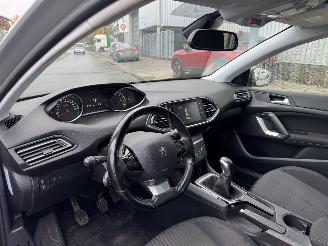 Peugeot 308 1.2 81KW AIRCO 5-DEURS picture 6