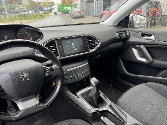 Peugeot 308 1.2 81KW AIRCO 5-DEURS picture 8