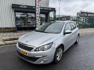 Voiture accidenté Peugeot 308 1.2 81KW AIRCO 5-DEURS 2016/10