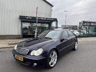 uszkodzony samochody osobowe Mercedes C-klasse C320 CDI V6 AUTOMAAT FULL OPTIE! 2005/8