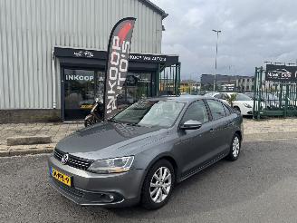 Vaurioauto  passenger cars Volkswagen Jetta 1.2 TSI 77KW AIRCO 2011/5