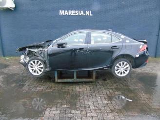 Coche siniestrado Lexus IS IS (E3), Sedan, 2013 300h 2.5 16V 2016/9