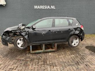 Vrakbiler auto Kia Cee d Cee'd (EDB5), Hatchback 5-drs, 2006 / 2012 1.6 CRDi 16V 2011/12
