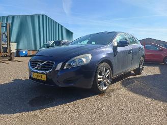 Volvo V-60 1.6 T3 Momentum picture 2