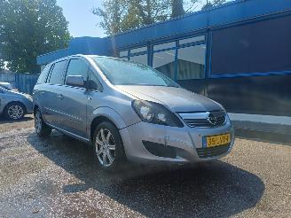 Coche accidentado Opel Zafira 1.6 111 years Edition 2010/5