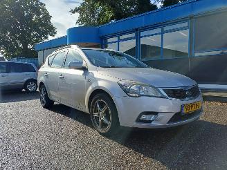 damaged passenger cars Kia Cee d 1.4 CVVT X-tra 2011/6