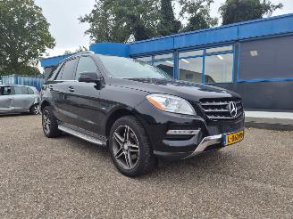 krockskadad bil auto Mercedes M-klasse 350 2013/10