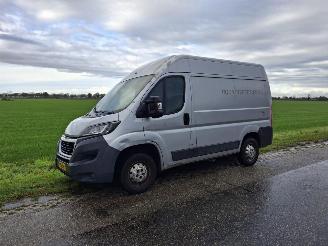 krockskadad bil bedrijf Peugeot Boxer  2017/12