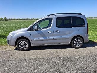 Schadeauto Peugeot Partner TEPEE 2017/9