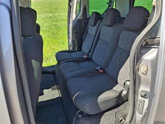 Peugeot Partner Tepee picture 14