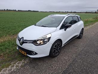 damaged passenger cars Renault Clio ESTATE TCe 2014/5