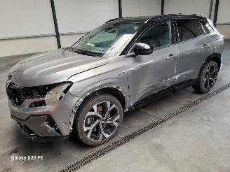 Damaged car Renault Austral 1.2 E-Tech 147-KW Automaat Esprit Alpine 2024/6