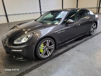 krockskadad bil auto Porsche Panamera S 3.0 e-Hybrid 245-KW Automaat Plug-In 2014/10