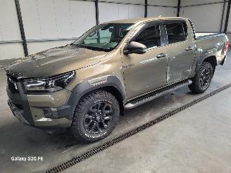 damaged passenger cars Toyota Hilux 2.8 D-4D 150-KW Automaat 4-WD Invincible Dubbel-Cabine 2022/4