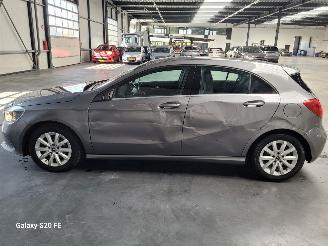 Mercedes A-klasse 180 Automaat 90-KW 5drs Urban picture 5