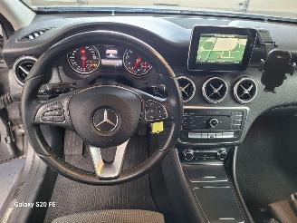 Mercedes A-klasse 180 Automaat 90-KW 5drs Urban picture 17