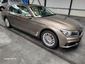 krockskadad bil auto BMW 7-serie 730d 195-KW Automaat High-Executive 2019/2