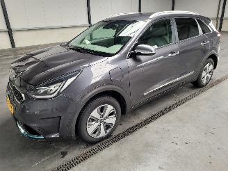 Vaurioauto  passenger cars Kia Niro Plug-In-Hybrid 1.6 GDi 77-KW Automaat 2019/2