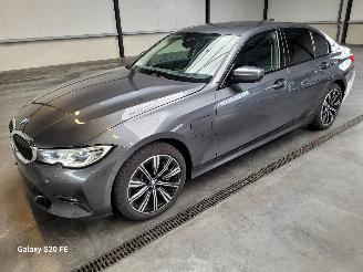 Voiture accidenté BMW 3-serie 330e Limo 215-KW Automaat High-Executive 2019/10