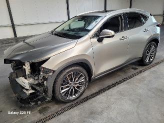 uszkodzony samochody osobowe Lexus NX 450h+ Plug-In-Hybrid 227-KW Automaat AWD 2022/8
