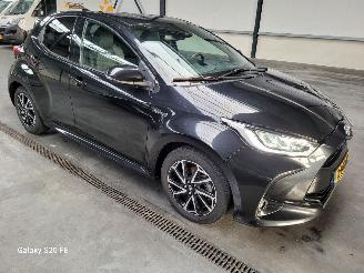 Voiture accidenté Toyota Yaris Hybrid 1.5 67-KW Automaat 5drs Executive 2021/4
