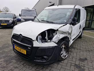 Coche siniestrado Fiat Doblo 1.4 T-Jet 16V Natural Power Bestel   1,368cc 88kW (120pk) FWD 2010-06 (263AXG1; 263WXG1) 198A4000 2013/12