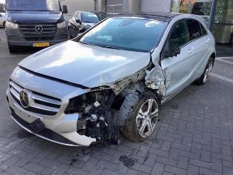 Coche siniestrado Mercedes A-klasse A (W176), Hatchback, 2012 / 2018 1.6 A-200 16V 2012/12