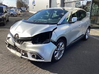 Coche siniestrado Renault Scenic 1.2 TCe Intens 2017/9
