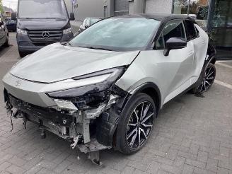 Vrakbiler auto Toyota C-HR C-HR (X2,H2), SUV, 2023 2.0 16V Hybrid 200 2023/12